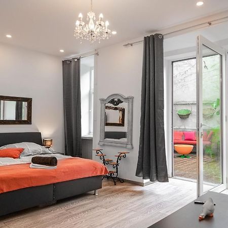 Fullfilling 3Br Shared Apartment With Pleasing Patio เวียนนา ภายนอก รูปภาพ