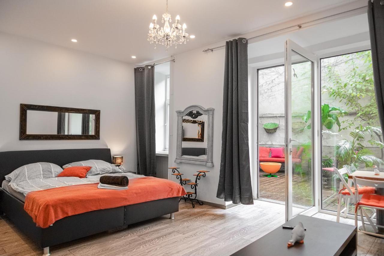 Fullfilling 3Br Shared Apartment With Pleasing Patio เวียนนา ภายนอก รูปภาพ