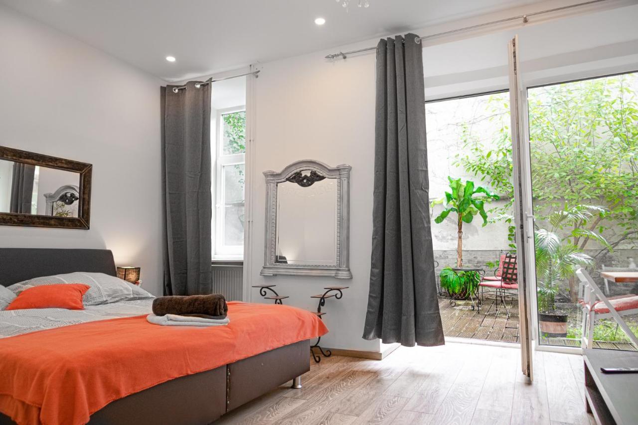 Fullfilling 3Br Shared Apartment With Pleasing Patio เวียนนา ภายนอก รูปภาพ
