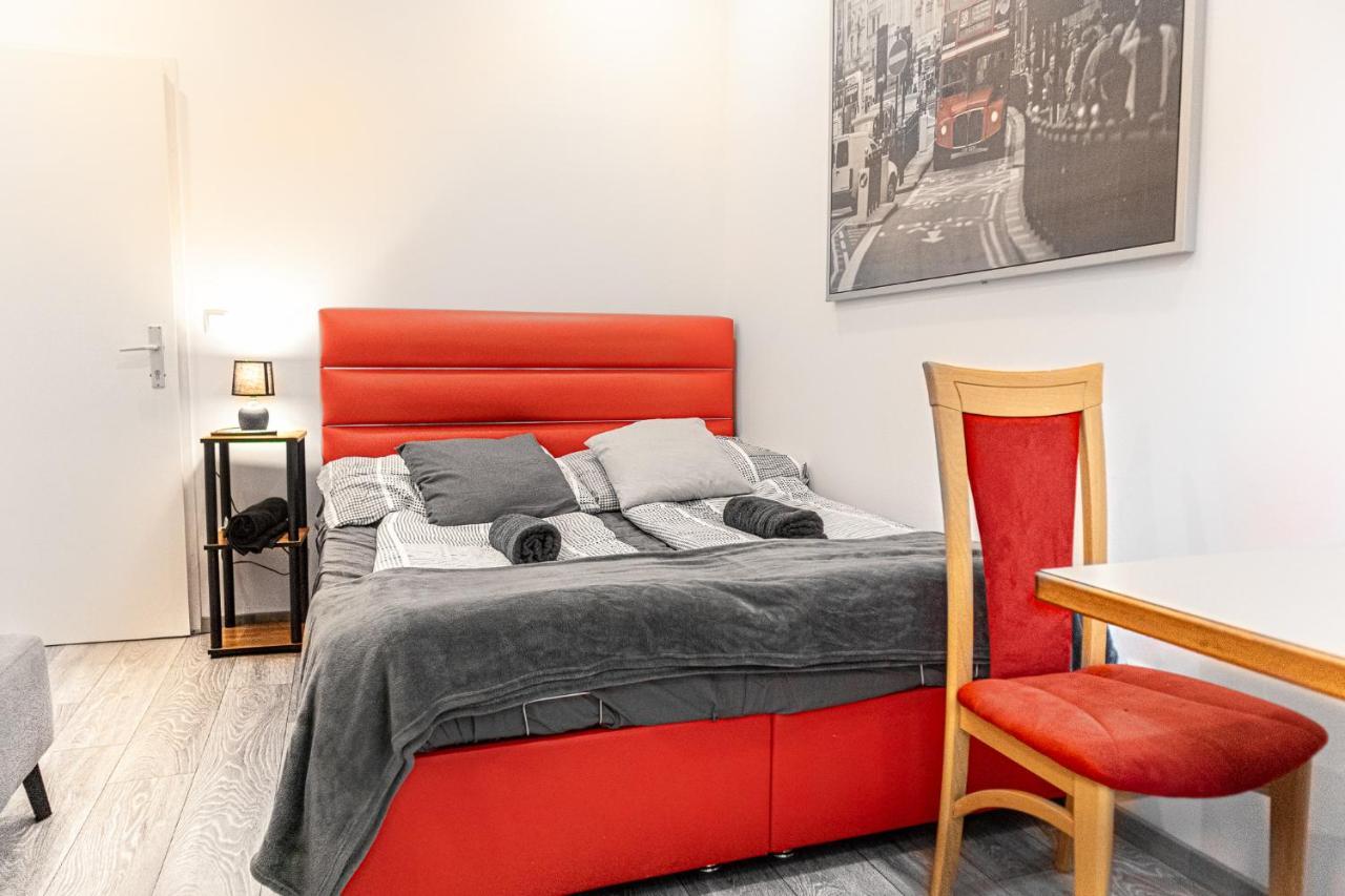 Fullfilling 3Br Shared Apartment With Pleasing Patio เวียนนา ภายนอก รูปภาพ