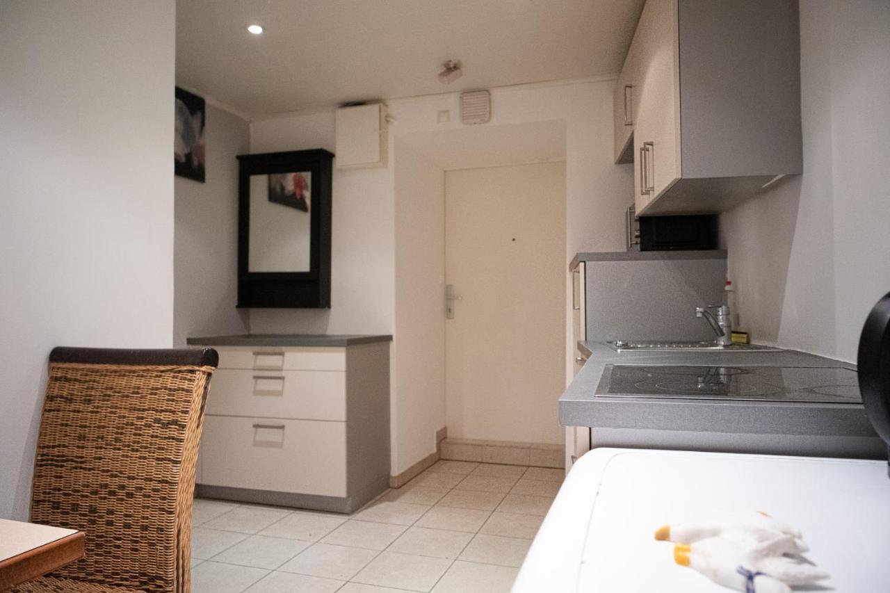 Fullfilling 3Br Shared Apartment With Pleasing Patio เวียนนา ภายนอก รูปภาพ