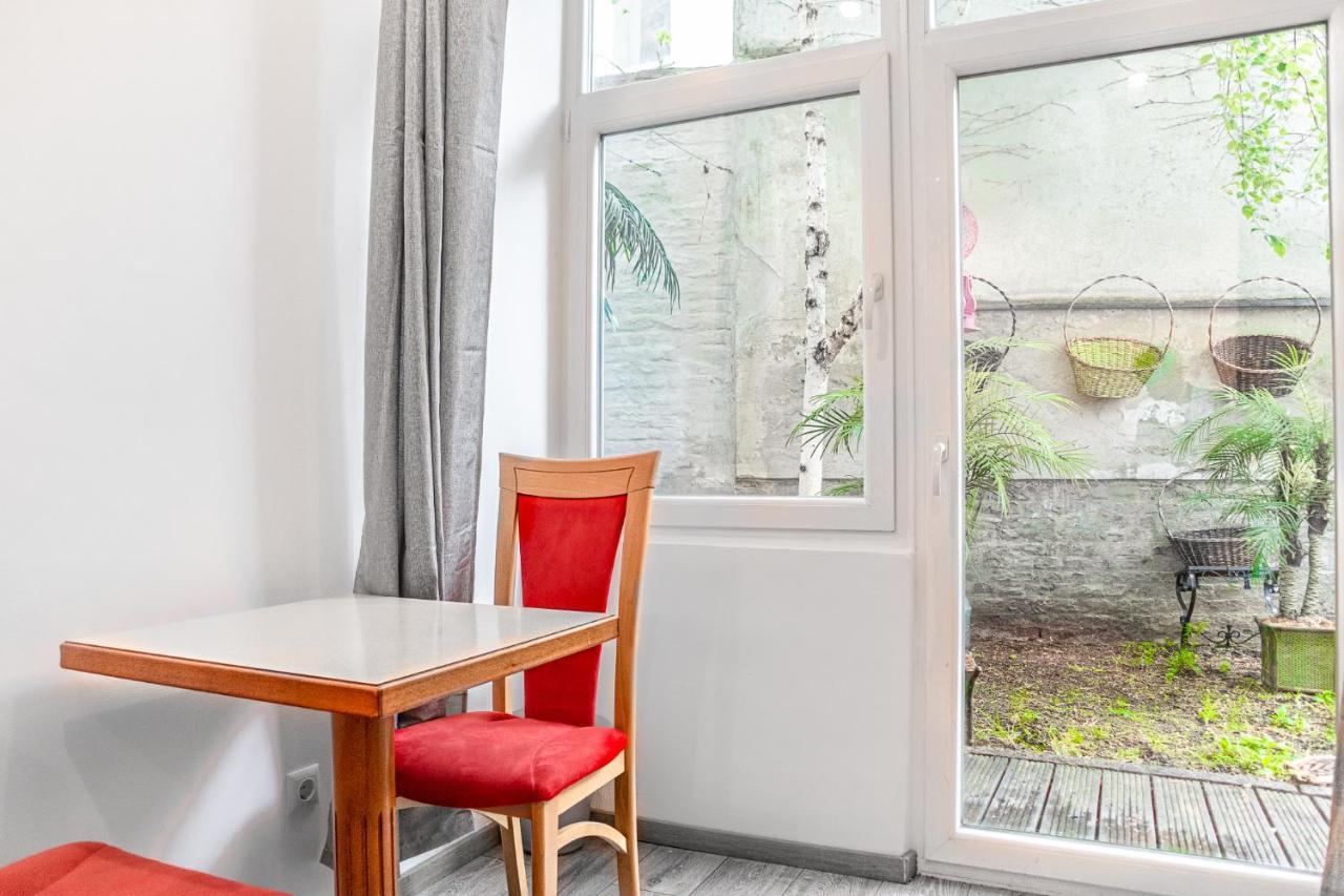 Fullfilling 3Br Shared Apartment With Pleasing Patio เวียนนา ภายนอก รูปภาพ