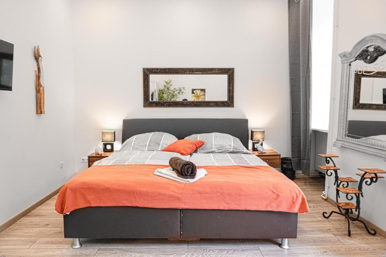 Fullfilling 3Br Shared Apartment With Pleasing Patio เวียนนา ภายนอก รูปภาพ